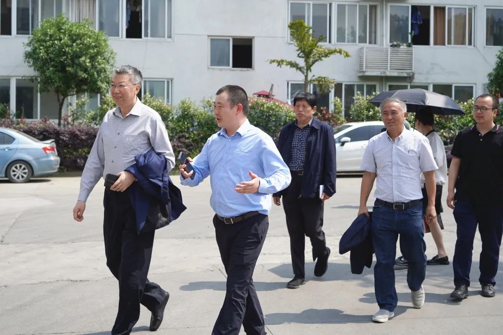 藍(lán)海智裝近日受到了一位省優(yōu)秀專(zhuān)家的特別訪(fǎng)問(wèn)