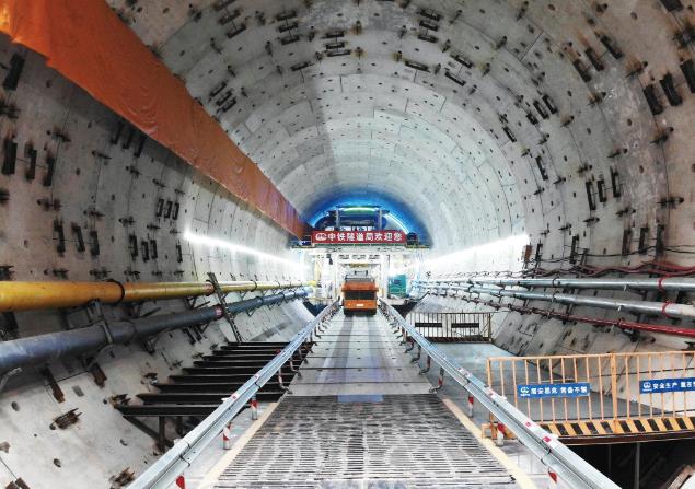 傳統(tǒng)的隧道施工正在向著智能化與信息化轉(zhuǎn)變